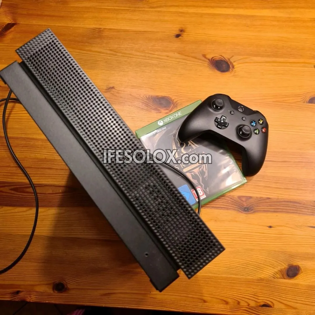 Microsoft XBOX ONE X 1TB Game Console Complete Set with 2 Wireless Controller with 10 Games - Foreign Used